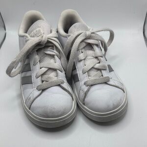 Kids Adidas White and Gray Tennis Shoes Sneakers Size 12.5